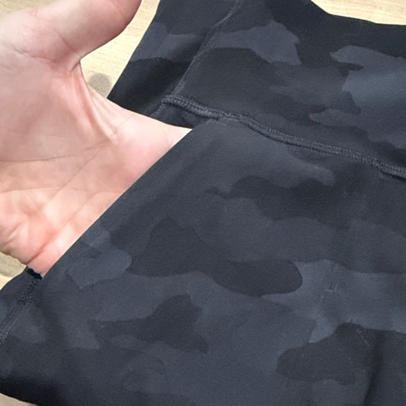 Lulu Black Camouflage Joggers Size 4 - Picture 5 of 7